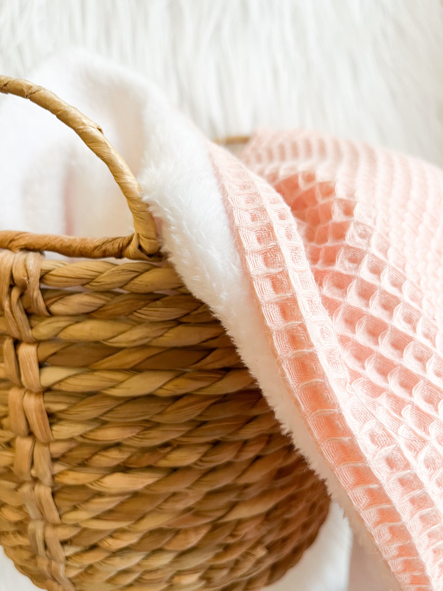 Couverture en nid d’abeille et fausse fourrure - Salmon - Monmini