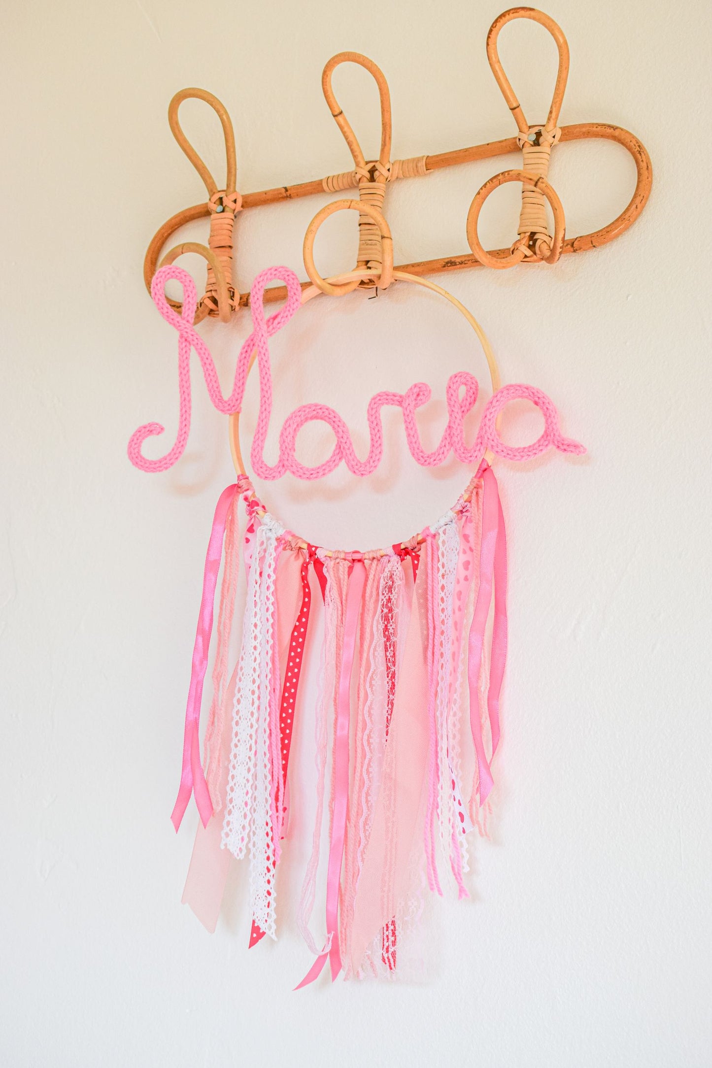 Suspension murale en tricotin et satin - Monmini