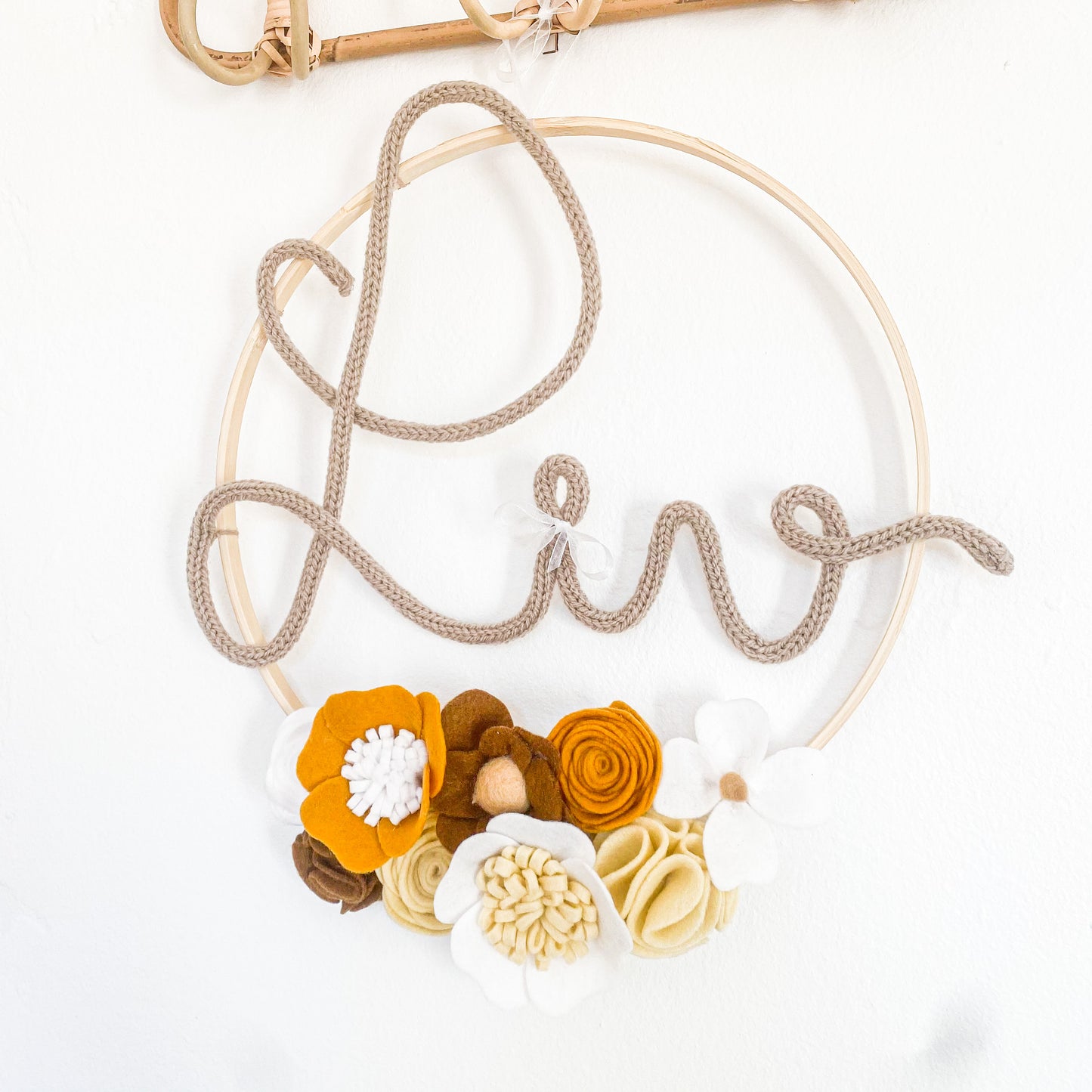 Grande suspension murale en tricotin et feutrine - Monmini