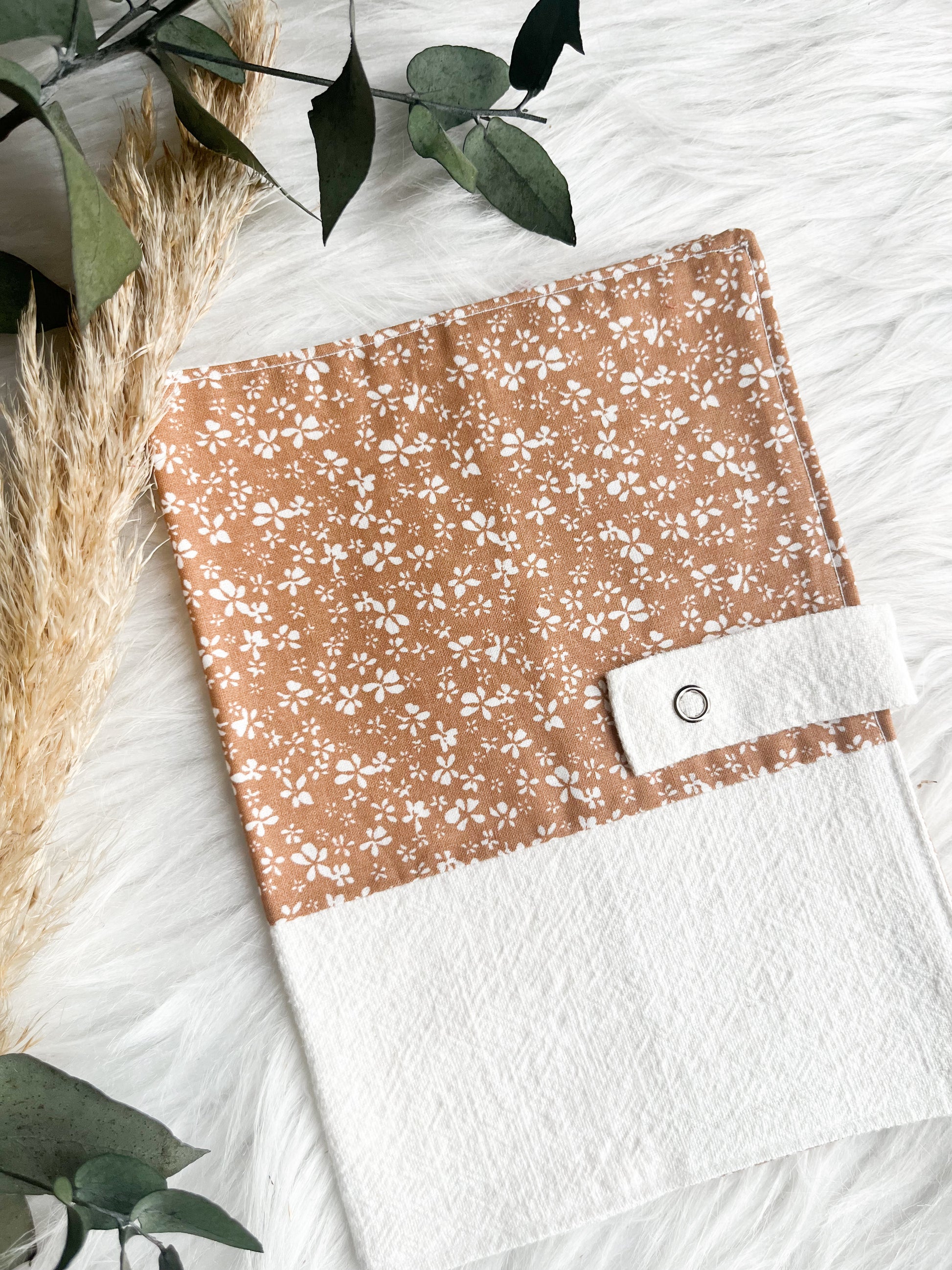 Protège carnet de santé personnalisable en coton - Marron fleuri - Monmini