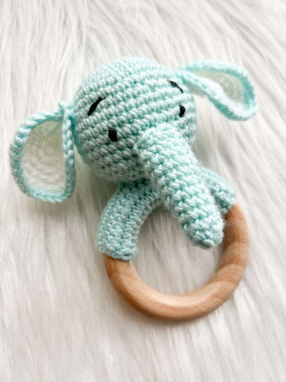 Hochet en crochet - Éléphant bleu - Monmini