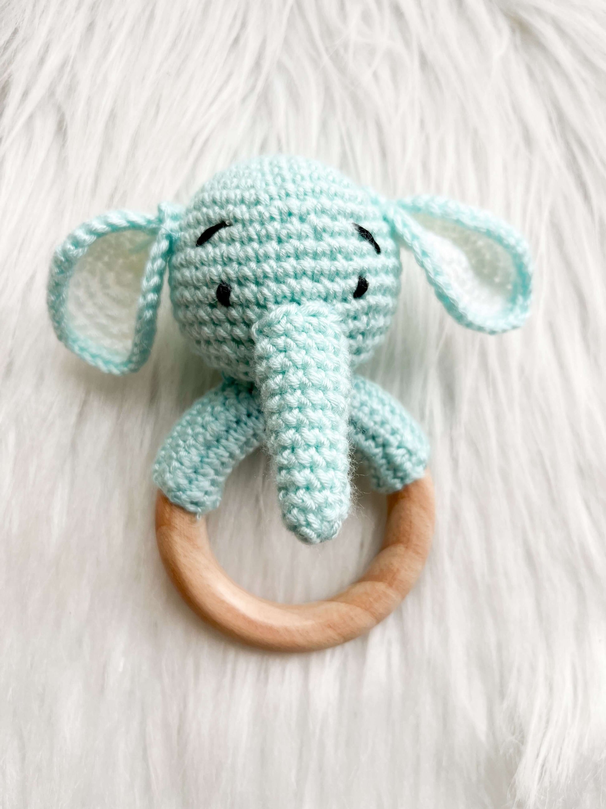 Hochet en crochet - Éléphant bleu - Monmini